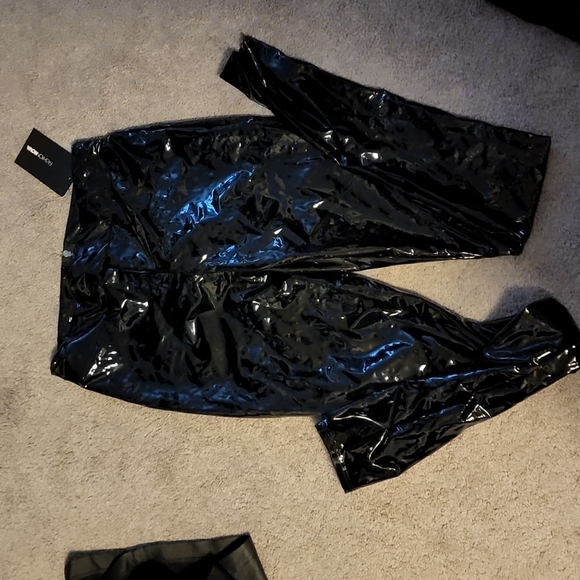 Fashion nova love me latex pants - Picture 3 of 5